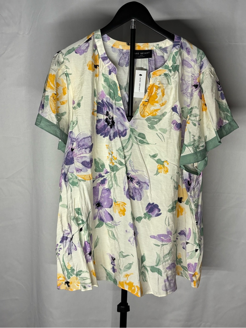 Lane Bryant Cream Floral V-Neck Floral Blouse Short Sleeve with Tags Plus Size